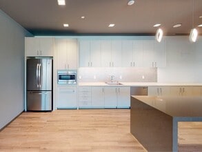 611 Anton Blvd, Costa Mesa, CA à louer Photo intérieure– Image 2 sur 3