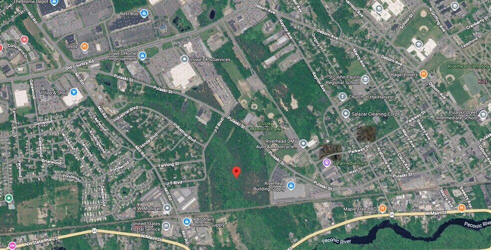 1213 Pulaski st, Riverhead, NY à vendre - Photo principale – Image 1 sur 4
