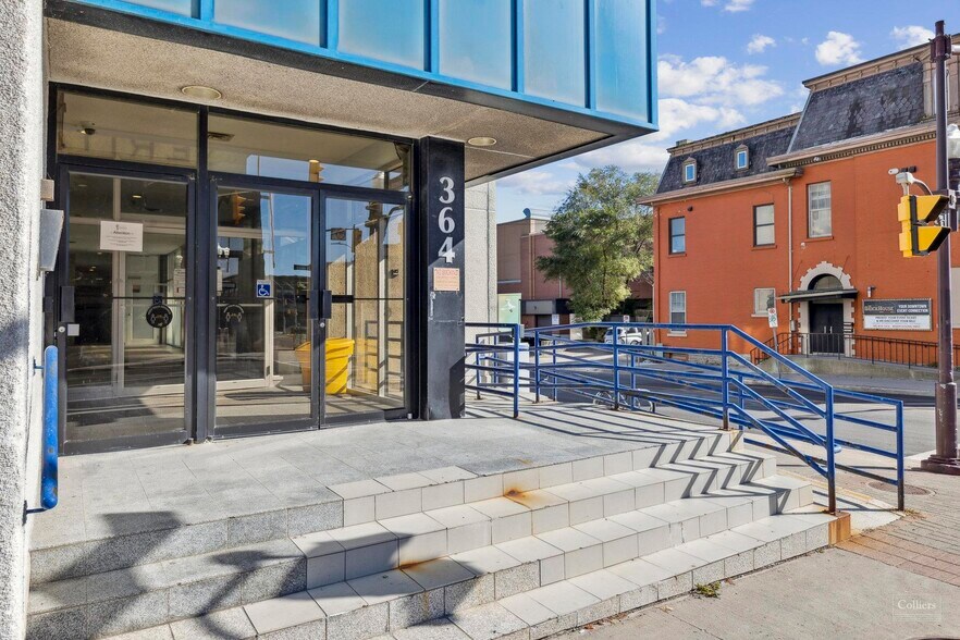 364 Water St, Peterborough, ON à louer - Photo de l’immeuble – Image 3 sur 4