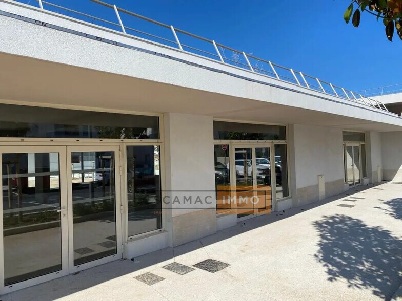 Local commercial dans Hyères à vendre - Photo de l’immeuble – Image 1 sur 5