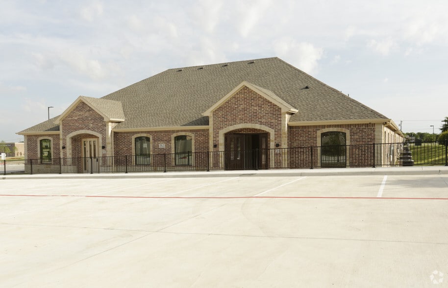 318 W FM 544, Murphy, TX à vendre - Photo principale – Image 1 sur 53