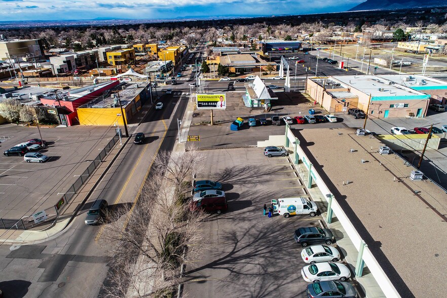 136 Washington SE, Albuquerque, NM à vendre - Photo de l’immeuble – Image 2 sur 9