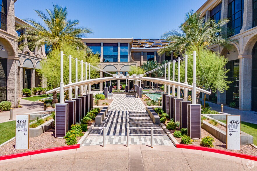4747 N 7th St, Phoenix, AZ à vendre - Photo de l’immeuble – Image 3 sur 15