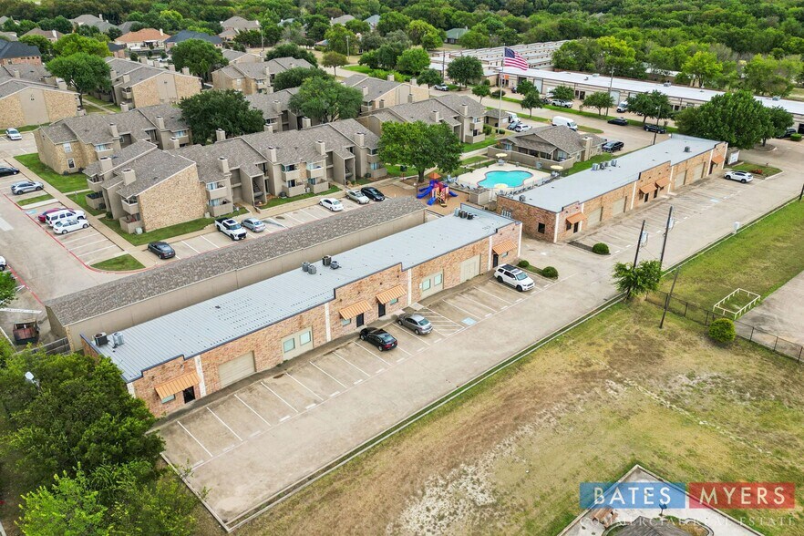 198 Brothers Blvd, Red Oak, TX à vendre - Photo de l’immeuble – Image 3 sur 10