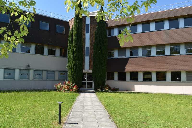 Bureau dans Bron à louer - Photo de l’immeuble – Image 2 sur 12