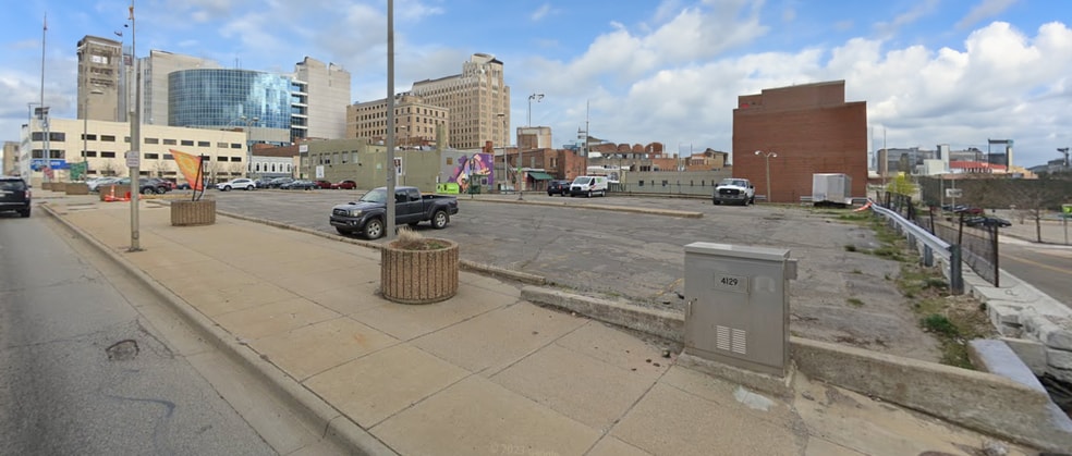 59 N Saginaw St, Pontiac, MI à vendre - Photo de l’immeuble – Image 3 sur 14