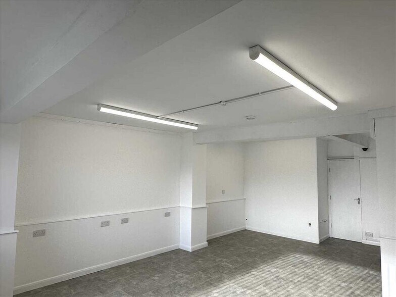 111 Cottage Beck Rd, Scunthorpe à louer - Photo de l’immeuble – Image 2 sur 5