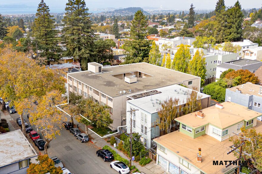 2477 Virginia St, Berkeley, CA à vendre - Photo de l’immeuble – Image 1 sur 3