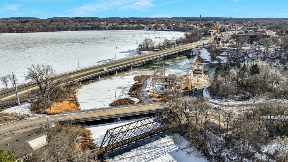 119 Meadow Hill Dr, Menomonie, WI à vendre - Photo de l’immeuble – Image 3 sur 15