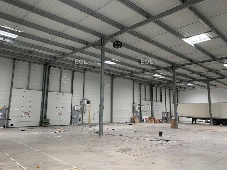 Industriel/Logistique dans Moissy-Cramayel à louer - Photo intérieure – Image 1 sur 9