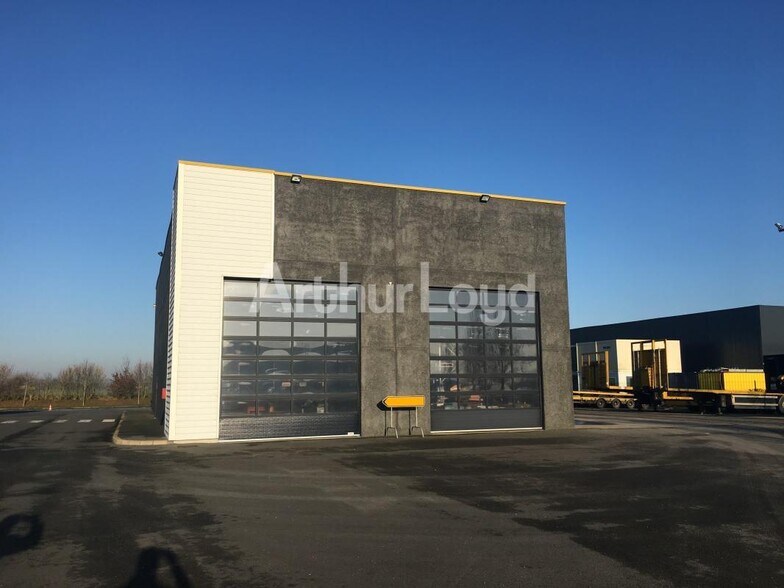 Industriel/Logistique dans Carvin à louer - Photo de l’immeuble – Image 2 sur 5
