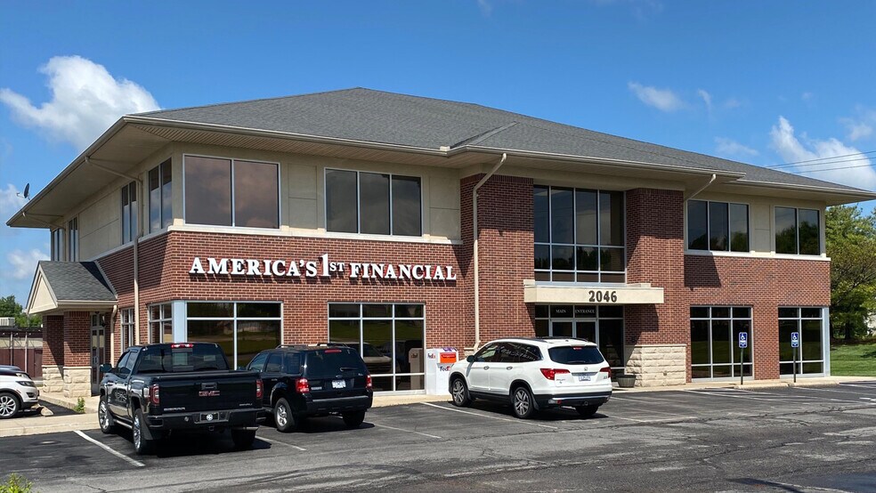 2046 Queens Brooke Blvd, Saint Peters, MO à louer - Photo de l’immeuble – Image 2 sur 7