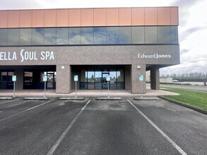 325 E George Hopper Rd, Burlington, WA à louer Photo de l’immeuble– Image 2 sur 13
