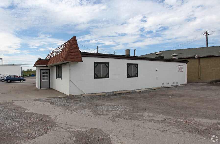 1061 Harlem Rd, Buffalo, NY à vendre - Photo de l’immeuble – Image 2 sur 2