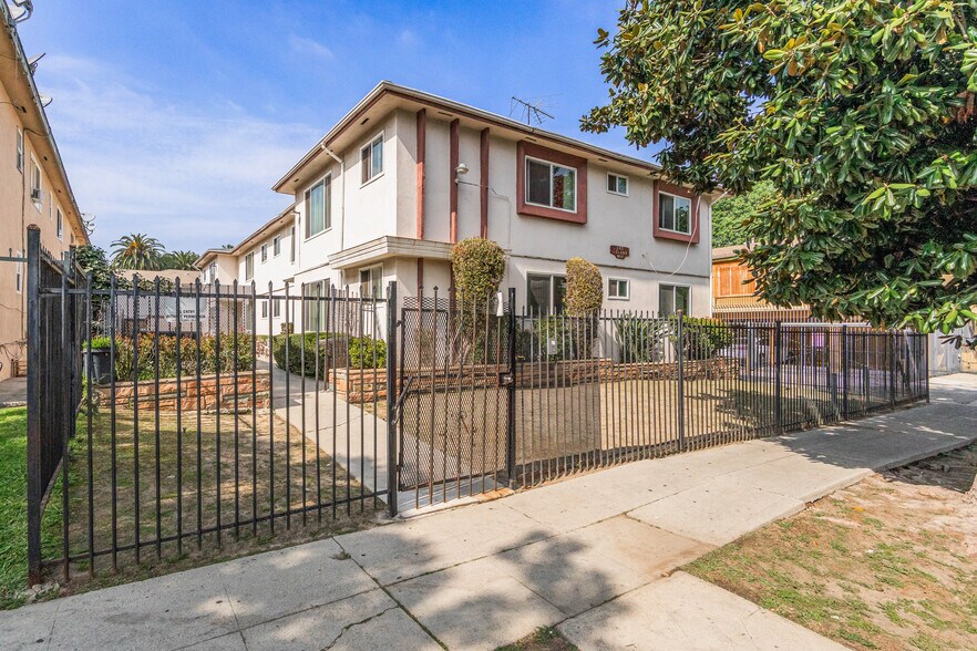 4017 Gelber Pl, Los Angeles, CA à vendre - Photo de l’immeuble – Image 3 sur 7