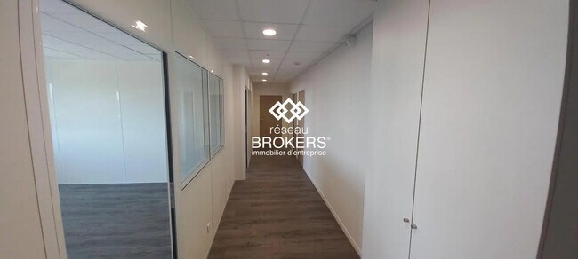 Plus de détails pour Bureau à louer