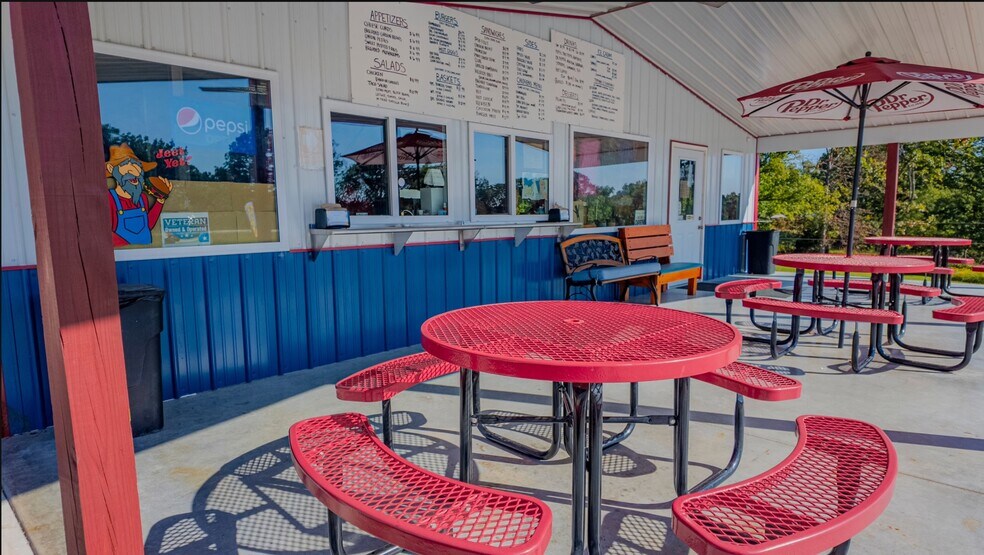 8759 W US Highway 54, Roach, MO à vendre - Photo de l’immeuble – Image 3 sur 12