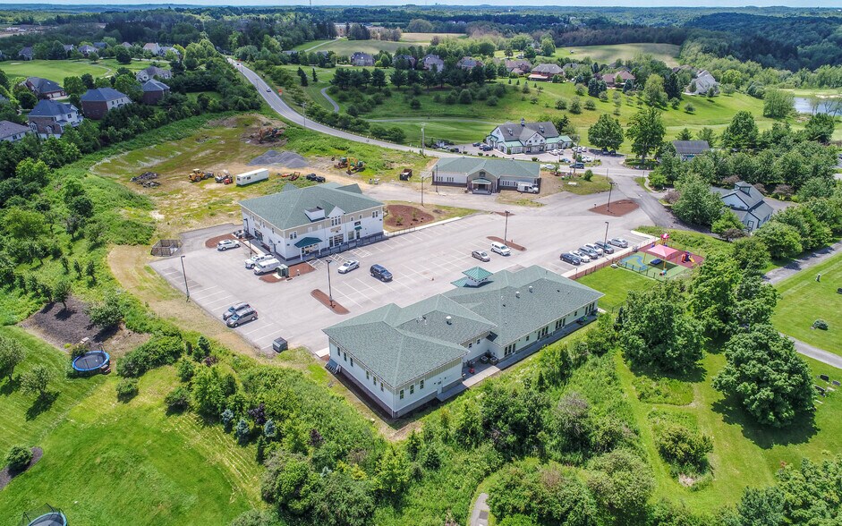 615 Warrendale Rd, Gibsonia, PA à vendre - Photo de l’immeuble – Image 2 sur 2