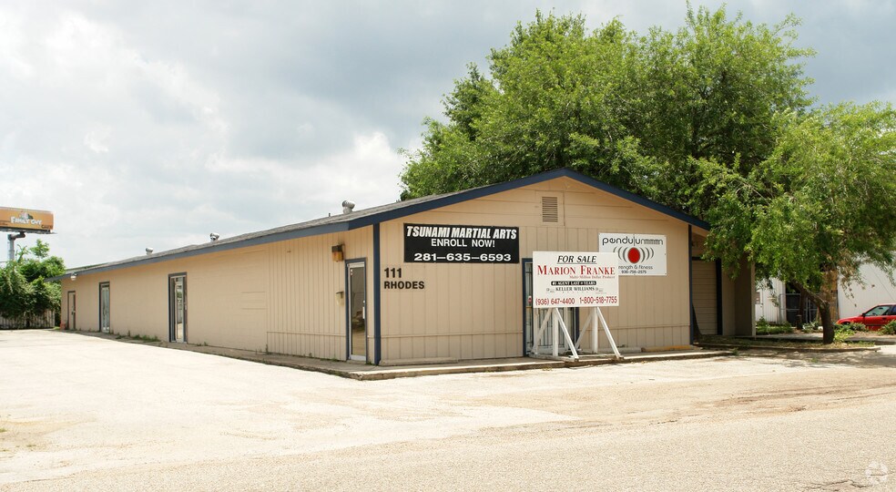 111 Rhodes St, Conroe, TX à vendre - Photo de l’immeuble – Image 3 sur 5