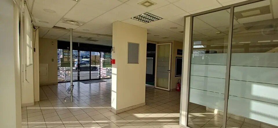 Bureau dans Caen à louer - Photo de l’immeuble – Image 2 sur 11