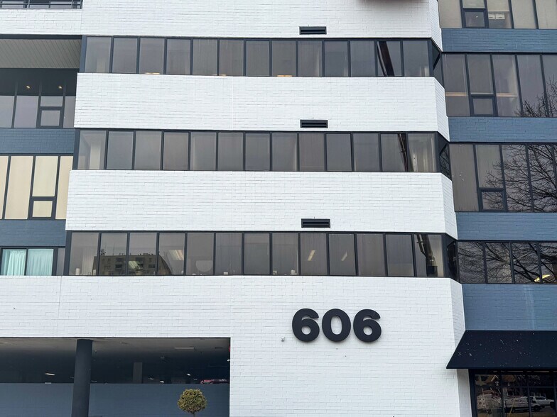 606 Baltimore Ave, Towson, MD à vendre - Photo de l’immeuble – Image 1 sur 8