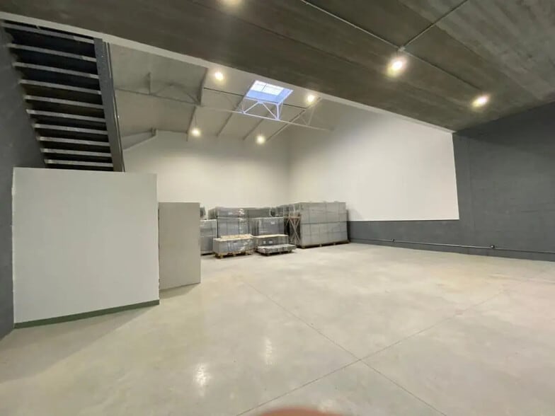 Industriel/Logistique dans Vaux-le-Pénil à louer - Photo de l’immeuble – Image 3 sur 7