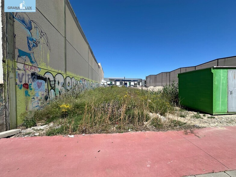 Industriel/Logistique dans Peligros à vendre - Photo de l’immeuble – Image 2 sur 5