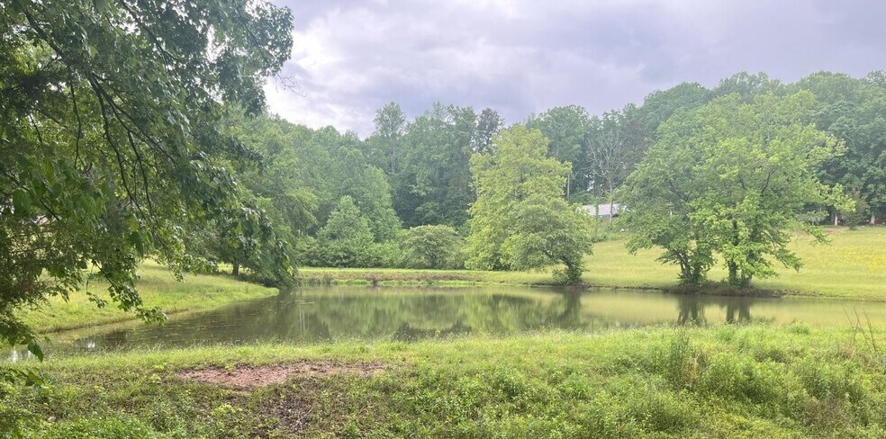 940 Bates Crossing Rd, Travelers Rest, SC à vendre - Photo de l’immeuble – Image 2 sur 2