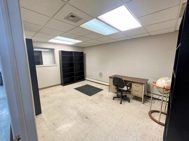 39-41 Hutcheson Pl, Lynbrook, NY à vendre - Photo intérieure – Image 2 sur 8