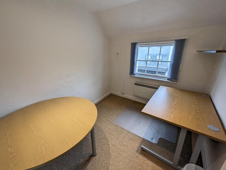 206-208 High St, Guildford à vendre - Photo de l’immeuble – Image 2 sur 5