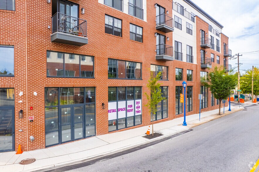 348 Bridge St, Phoenixville, PA à louer - Photo de l’immeuble – Image 1 sur 6