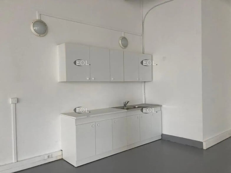 Local d’activités dans Chevilly-Larue à louer - Photo intérieure – Image 2 sur 4