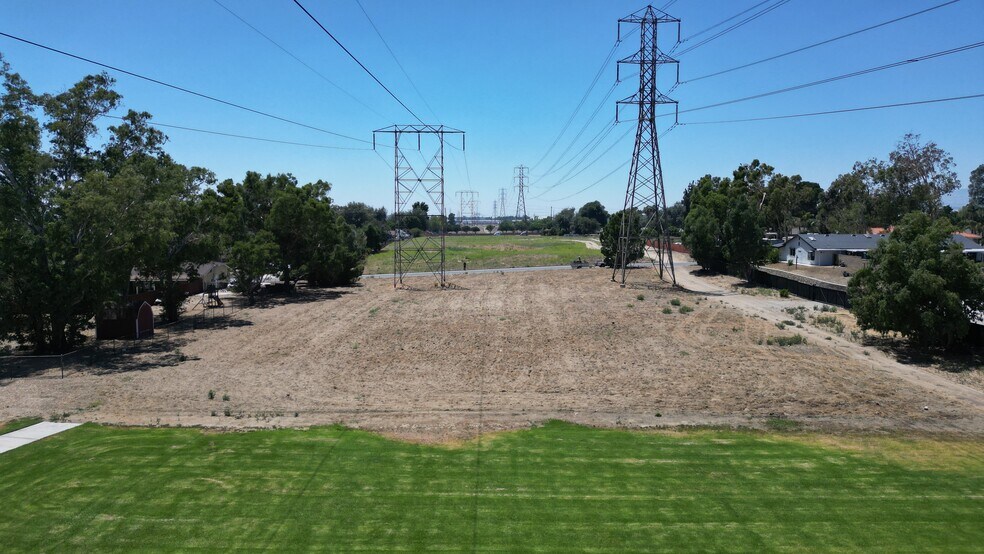 0 Ponderosa Avenue Ave, Fontana, CA à vendre - Photo principale – Image 1 sur 14