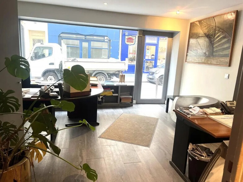 Local commercial dans Paris à louer - Photo de l’immeuble – Image 1 sur 7