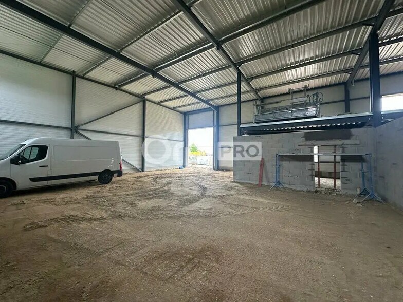 2 Rue Augustin Fresnel, Chassieu à louer - Photo de l’immeuble – Image 1 sur 4