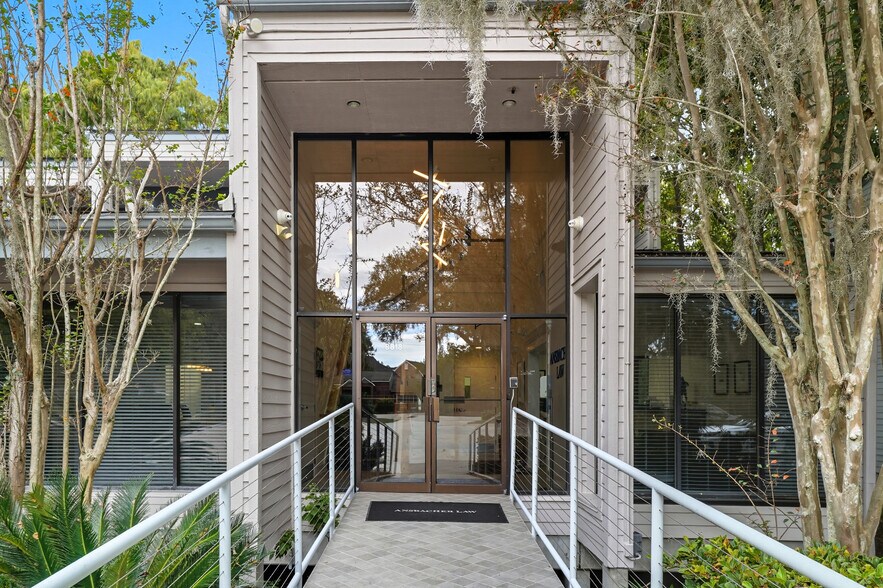 8818 Goodbys Executive Dr, Jacksonville, FL à vendre - Photo de l’immeuble – Image 2 sur 19