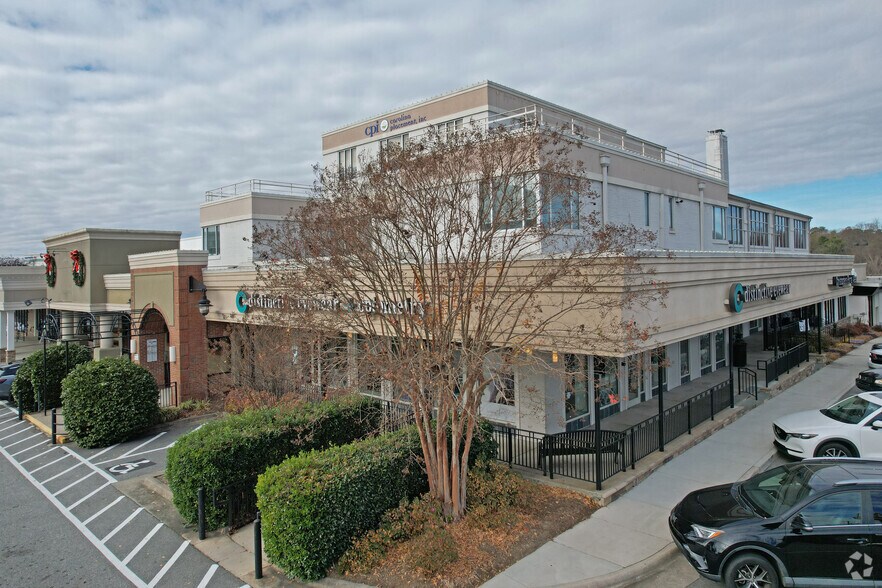 300 S Stratford Rd, Winston-Salem, NC à louer - Photo de l’immeuble – Image 1 sur 8