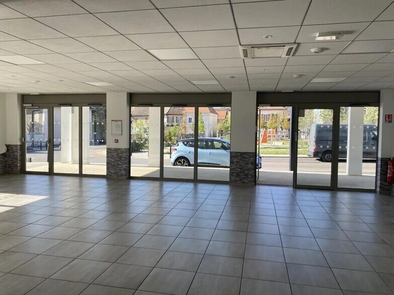 9 Place Bacchus, Les Avenières Veyrins-Thuellin à louer - Photo de l’immeuble – Image 3 sur 6