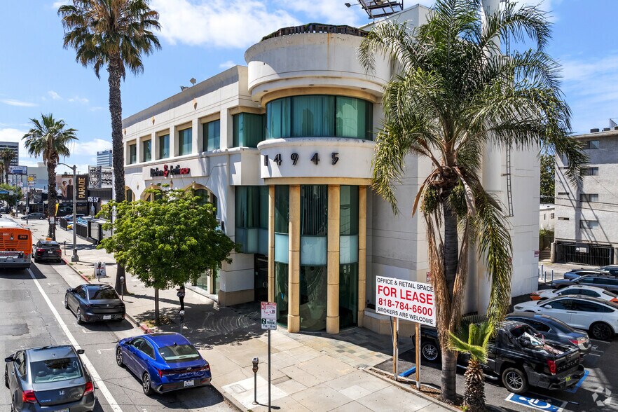 14925-14945 Ventura Blvd, Sherman Oaks, CA à louer - Photo de l’immeuble – Image 1 sur 28