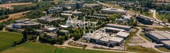 Plus de détails pour Local d'activités à louer