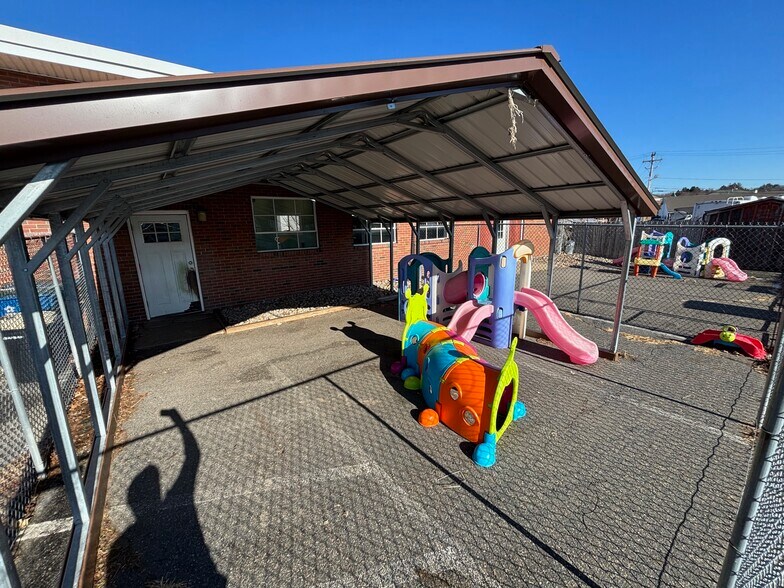 15 Baldwin St, East Longmeadow, MA à louer - Photo de l’immeuble – Image 3 sur 16