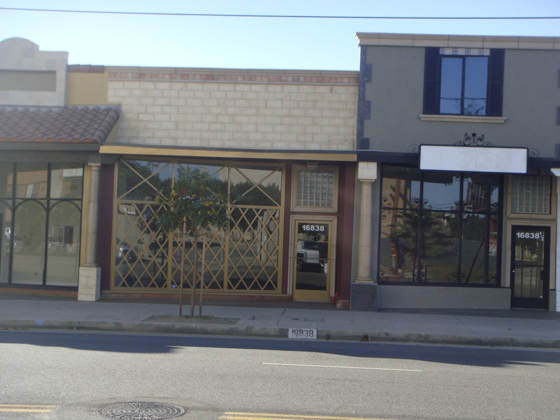 16830-16848 Saticoy St, Van Nuys, CA à louer Photo principale– Image 1 sur 9