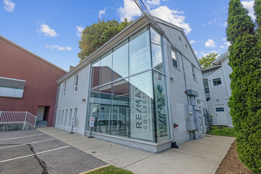 20 Saugatuck Ave, Westport, CT à louer - Photo de l’immeuble – Image 2 sur 28