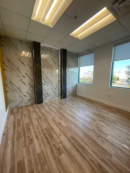 7075 Kingspointe Pky, Orlando, FL à louer - Photo de l’immeuble – Image 2 sur 35
