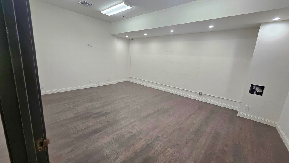 465 E 32nd St, Los Angeles, CA à vendre - Photo de l’immeuble – Image 3 sur 13