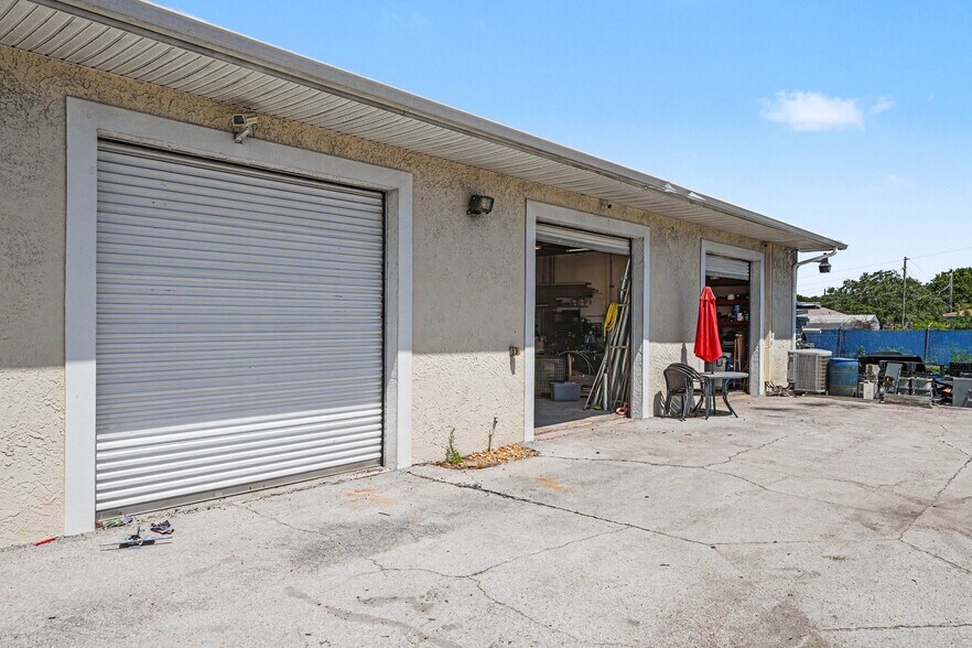 2012 Aurora Rd, Melbourne, FL à louer - Photo de l’immeuble – Image 3 sur 28