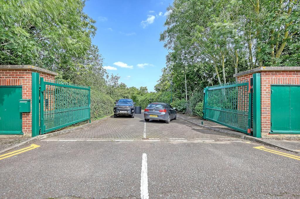 265 The Ridgeway, Harrow à louer Photo de l’immeuble– Image 1 sur 20