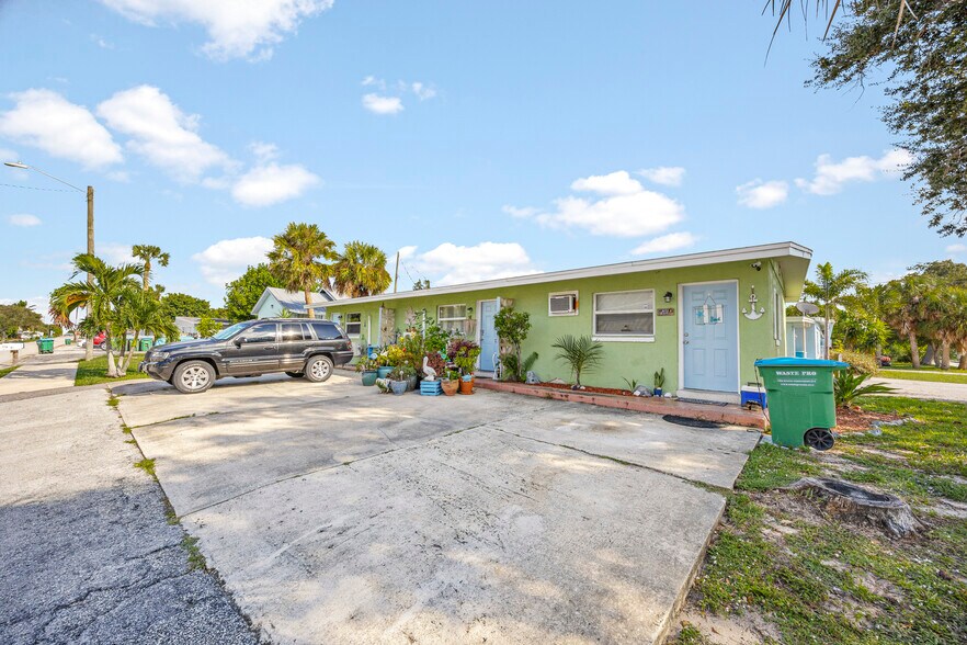 200 Buchanan Ave, Cape Canaveral, FL à vendre - Photo de l’immeuble – Image 3 sur 33
