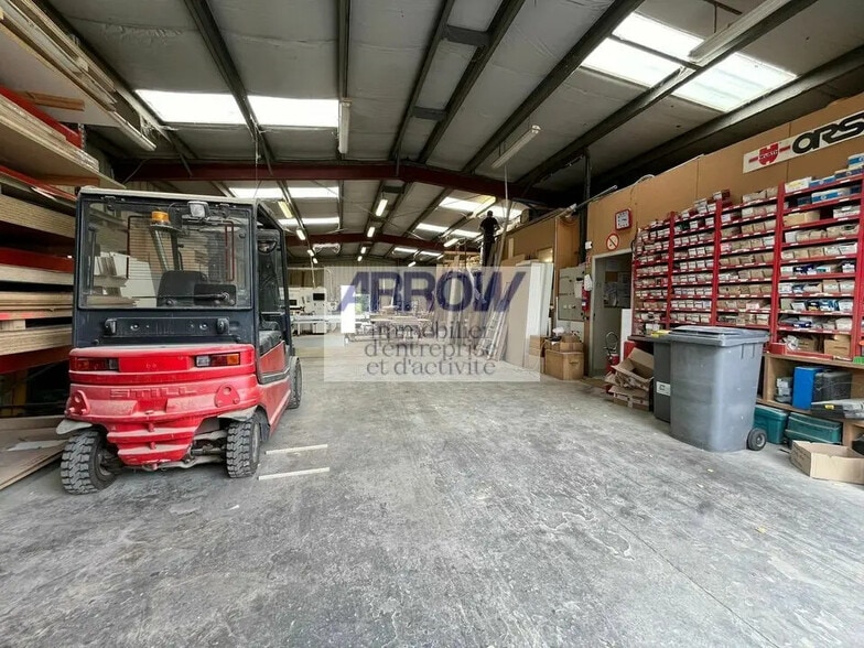 Industriel/Logistique dans Pont-Saint-Martin à vendre - Photo de l’immeuble – Image 3 sur 3