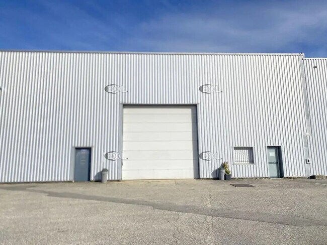 Plus de détails pour Local d'activités à louer